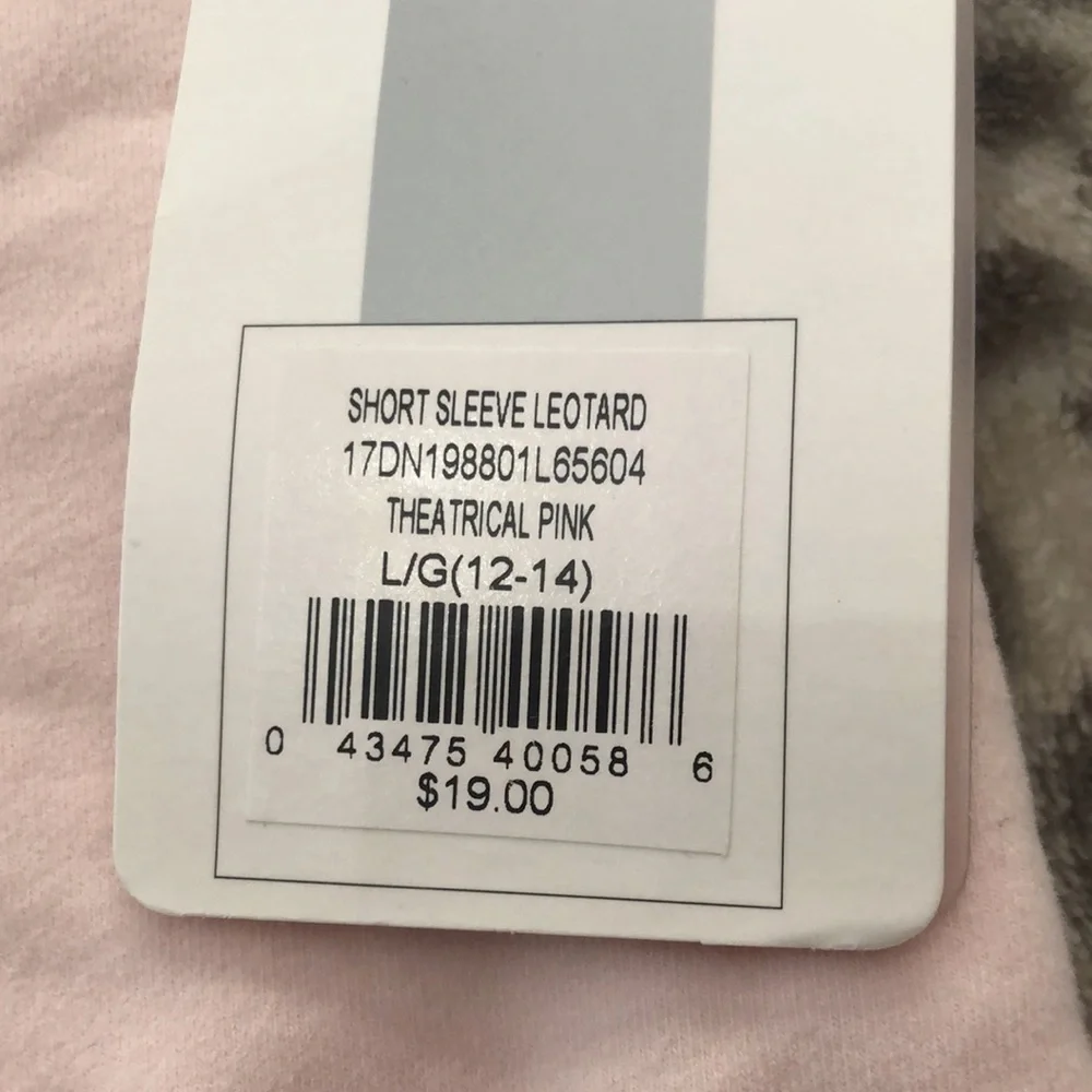 Danskin Short Sleeve Leotard in Theatrical Pink Size Large 12-14